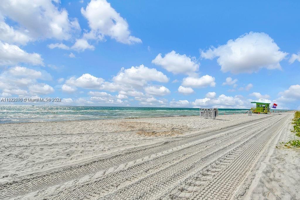 5555 Collins Avenue, Unit 5V Miami Beach, FL 33140 - Photo 31 of 46 a view of a terrace