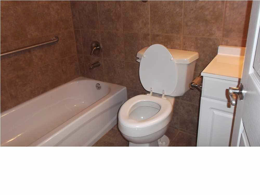 2262 Breckinridge Road Jackson, MS 39204 - Photo 12 of 13 Bathroom 2