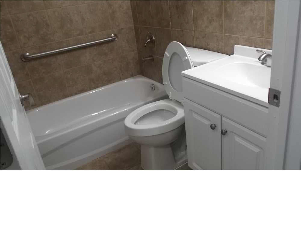 2262 Breckinridge Road Jackson, MS 39204 - Photo 8 of 13 Bathroom 1