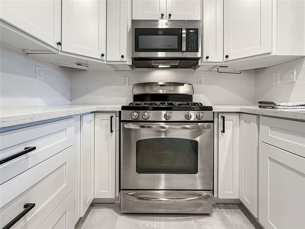 6834 Simmons Way Moorpark, CA 93021 - Photo 13 of 40 a stove top oven sitting inside of a kitchen