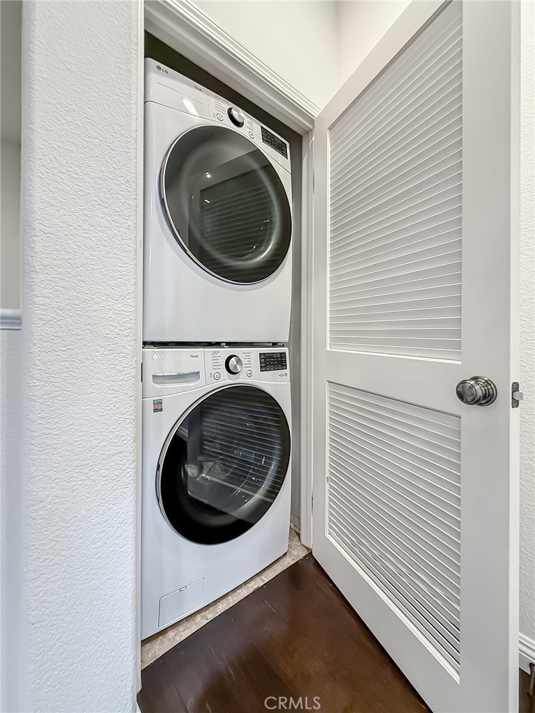 6834 Simmons Way Moorpark, CA 93021 - Photo 26 of 40 a utility room with dryer and washer