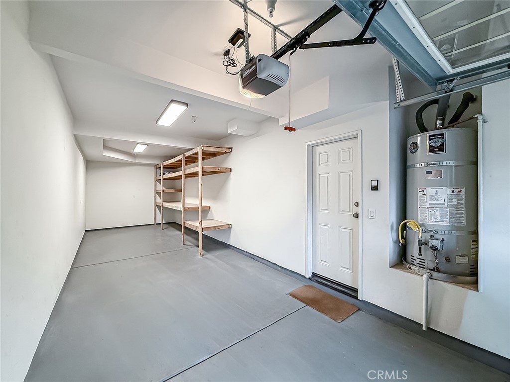 6834 Simmons Way Moorpark, CA 93021 - Photo 35 of 40 a room with gym equipment