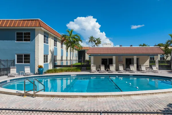 $2,100 | 9 Northeast 19th Court, Unit 119C, Wilton Manors, FL 33305