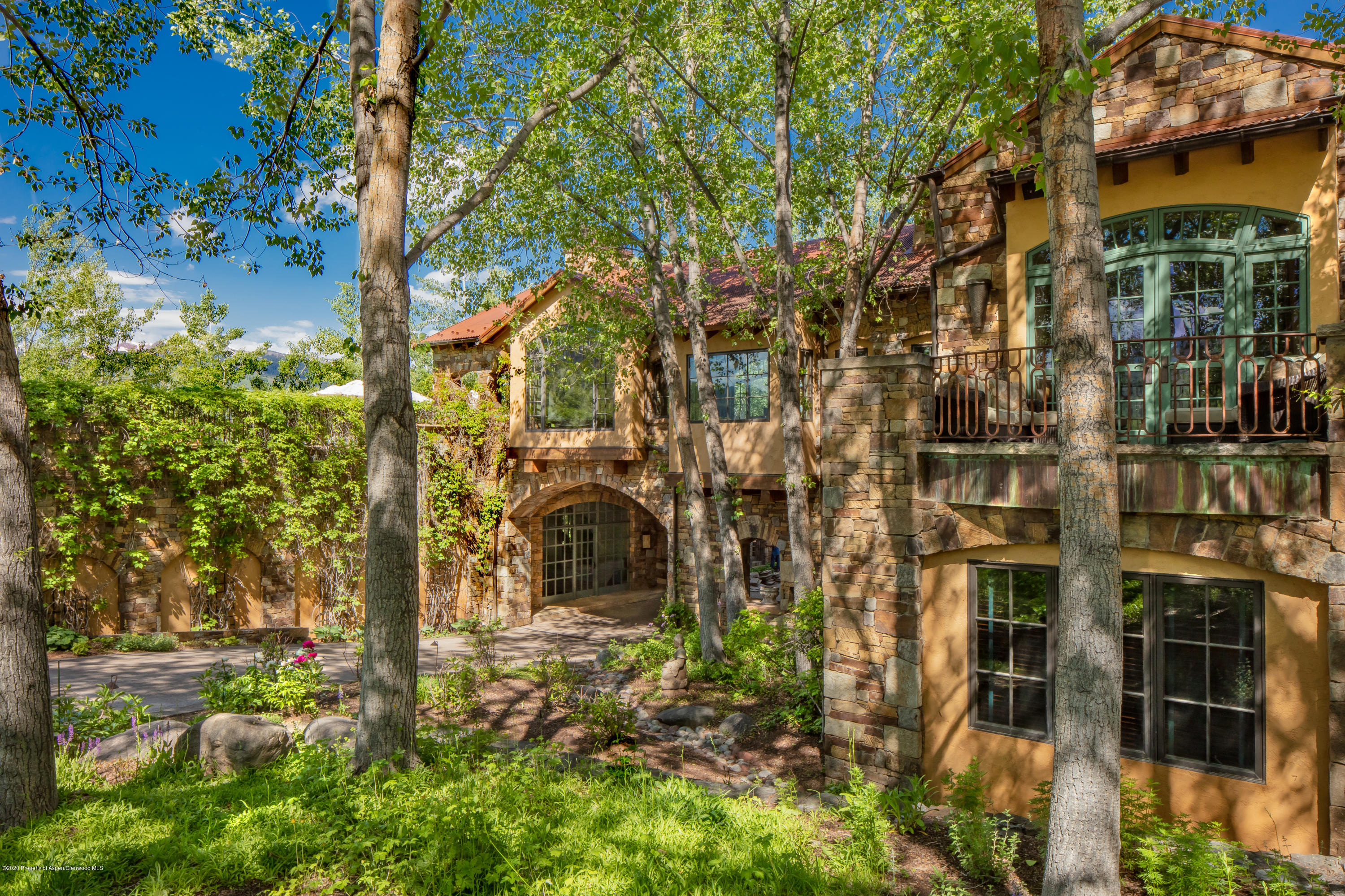 835 Red Mountain Road Aspen, CO 81612 - Photo 16 of 24 a backyard of a building with large trees