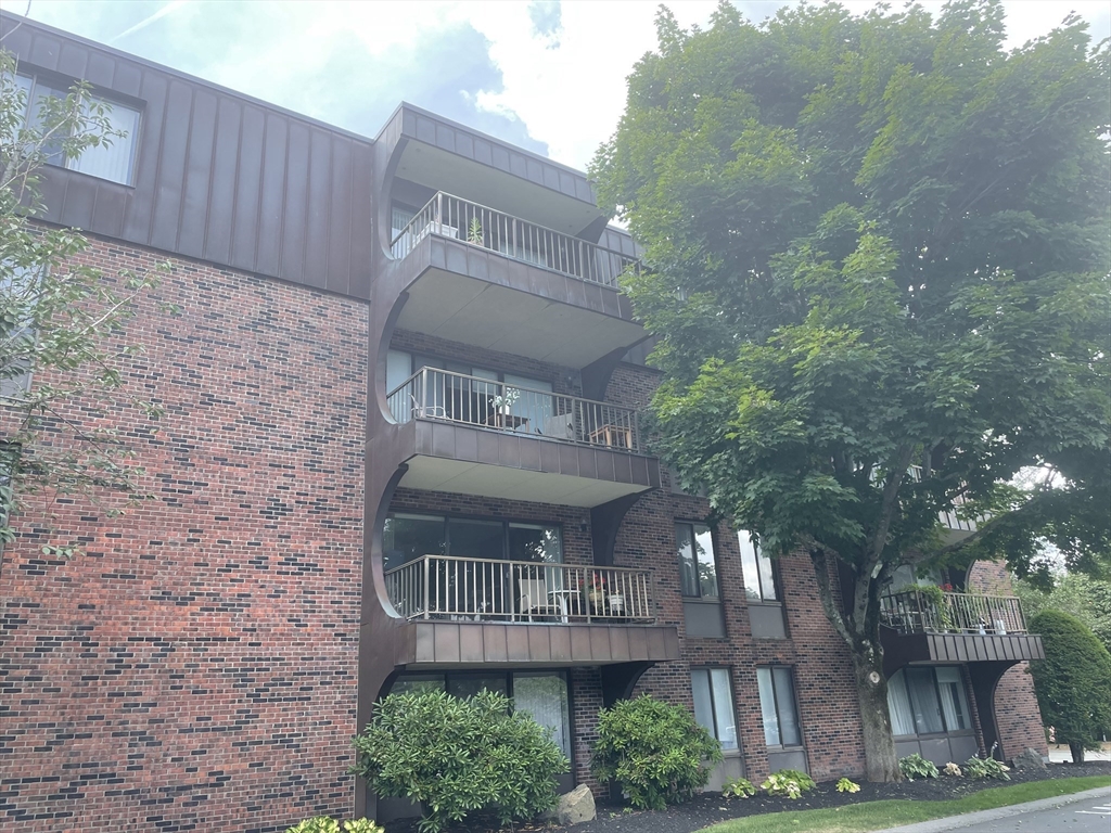 1004 Paradise Road, Unit W3B Swampscott, MA 01907 - Photo 1 of 15 Gallery Image 1
