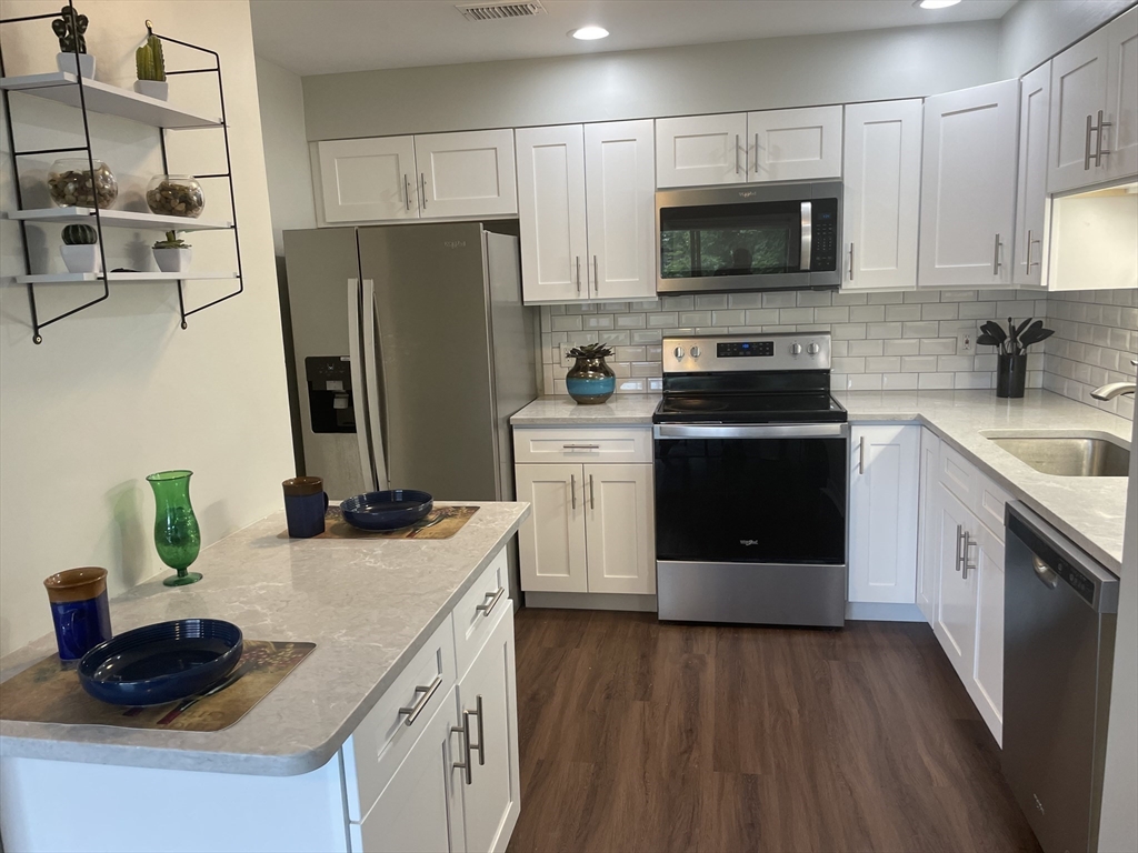 1004 Paradise Road, Unit W3B Swampscott, MA 01907 - Photo 2 of 15 Gallery Image 2