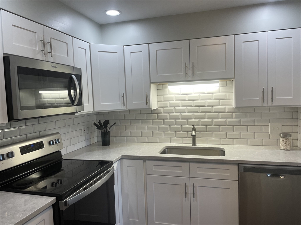 1004 Paradise Road, Unit W3B Swampscott, MA 01907 - Photo 3 of 15 Gallery Image 3