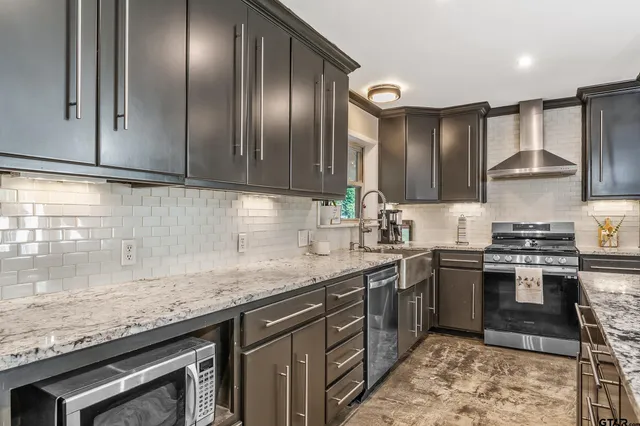 $325,000 | 3020 Meadowlark Lane, Tyler, TX 75701