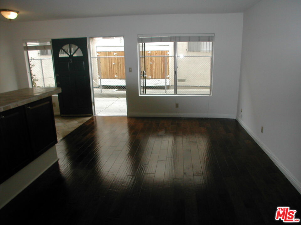 3745 Keystone Avenue, Unit 3 Los Angeles, CA 90034 - Photo 6 of 14 a view of a windows in an empty room