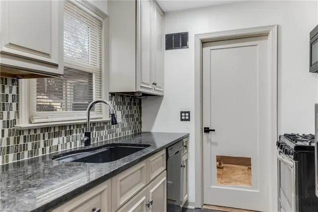 $285,000 | 8107 Antioch Road, Overland Park, KS 66204