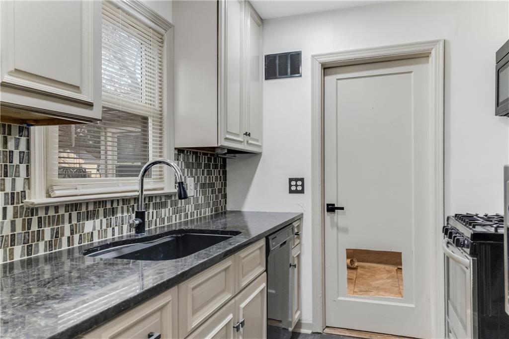 8107 Antioch Road Overland Park, KS 66204 - Photo 11 of 23