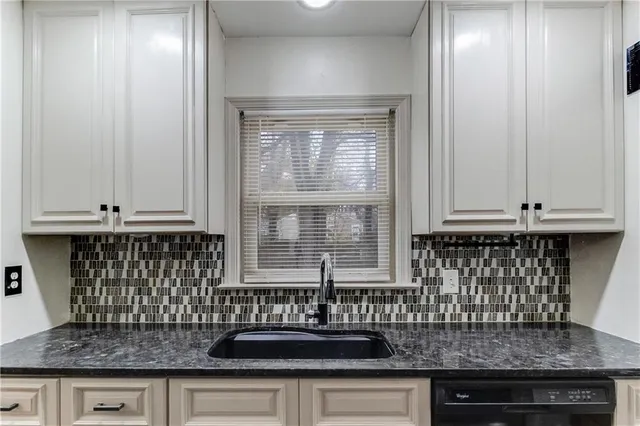 $285,000 | 8107 Antioch Road, Overland Park, KS 66204