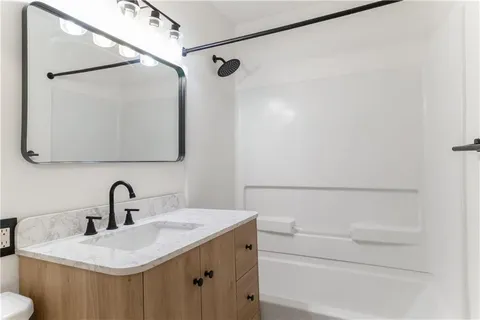 $274,500 | 8107 Antioch Road, Overland Park, KS 66204