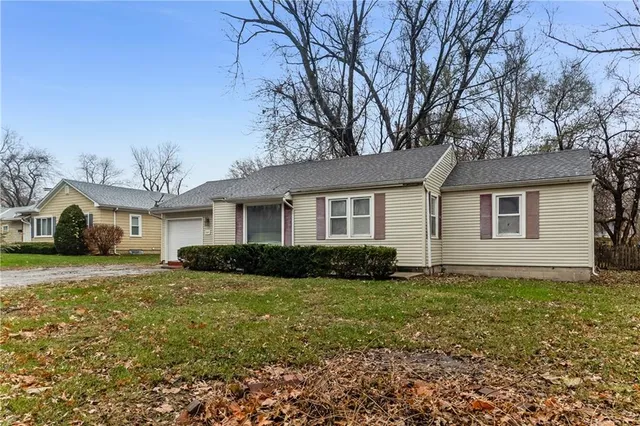 $285,000 | 8107 Antioch Road, Overland Park, KS 66204