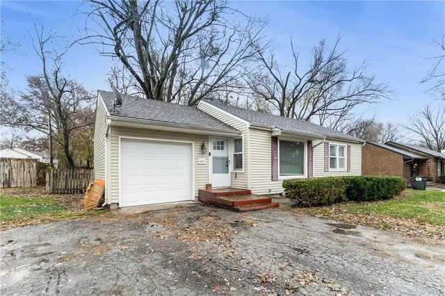 $285,000 | 8107 Antioch Road, Overland Park, KS 66204