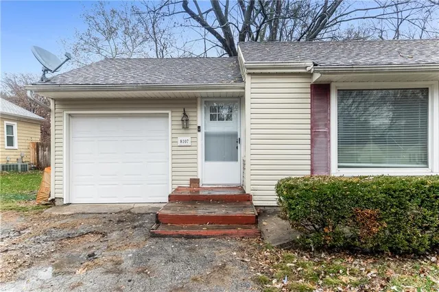 $285,000 | 8107 Antioch Road, Overland Park, KS 66204