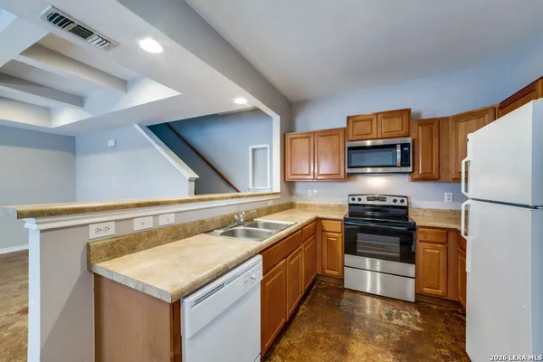 $1,400 | 6402 Summit Oak, Unit 1, San Antonio, TX 78229
