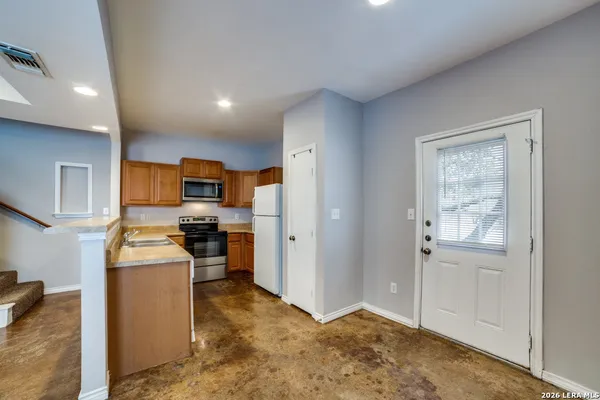 $1,400 | 6402 Summit Oak, Unit 1, San Antonio, TX 78229