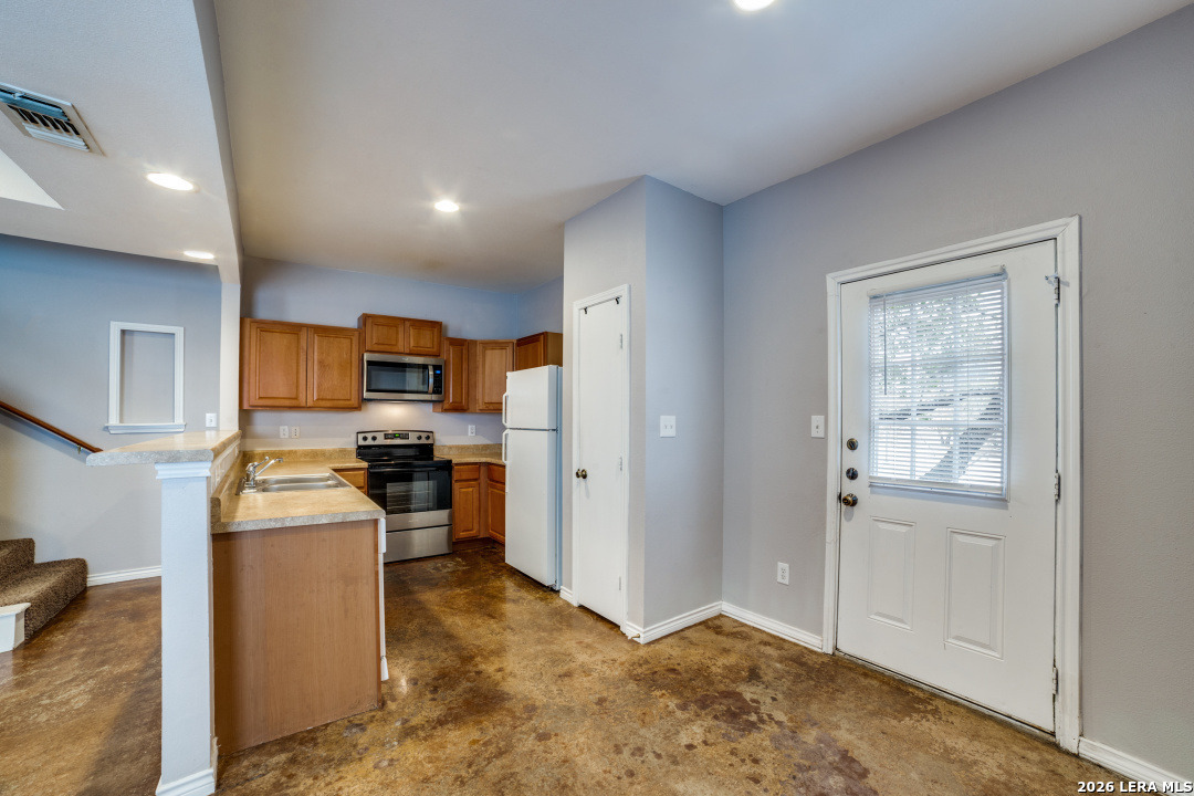 6402 Summit Oak, Unit 1 San Antonio, TX 78229 - Photo 5 of 12