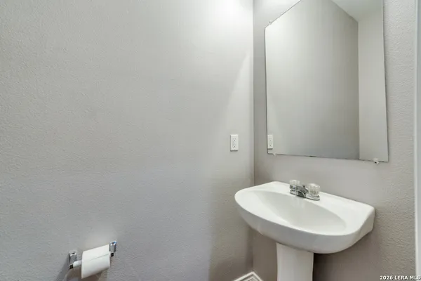 $1,400 | 6402 Summit Oak, Unit 1, San Antonio, TX 78229