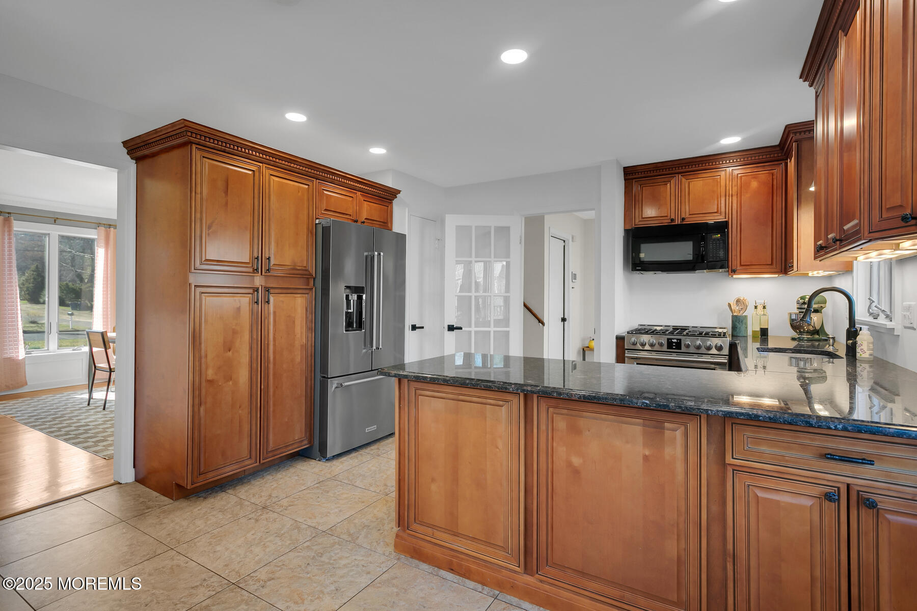 41 Farm Road Middletown, NJ 07748 - Photo 15 of 63 Eat-in Kitchen
