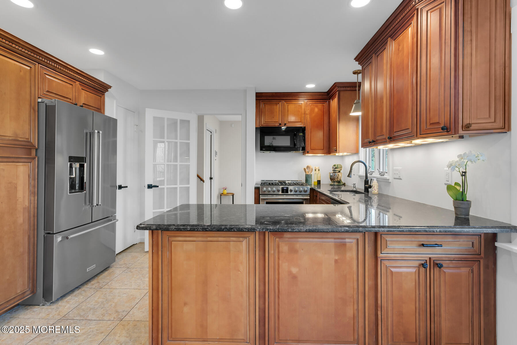 41 Farm Road Middletown, NJ 07748 - Photo 16 of 63 Eat-in Kitchen