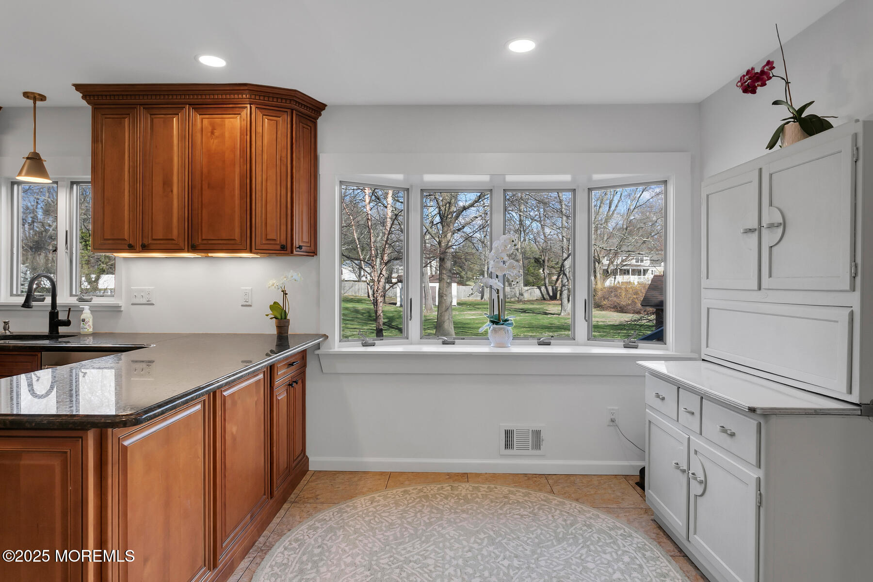 41 Farm Road Middletown, NJ 07748 - Photo 17 of 63 Eat-in Kitchen