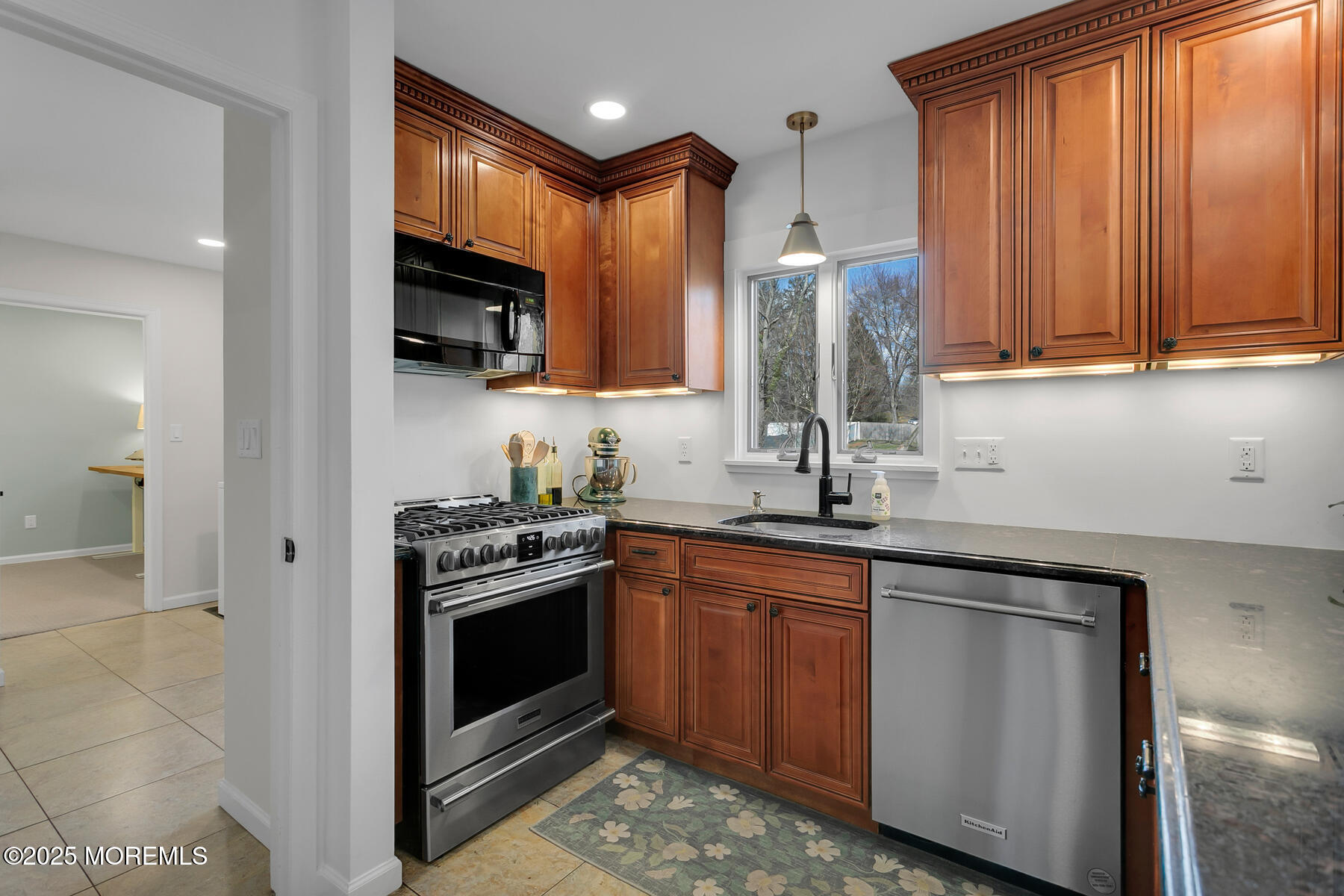 41 Farm Road Middletown, NJ 07748 - Photo 18 of 63 Eat-in Kitchen