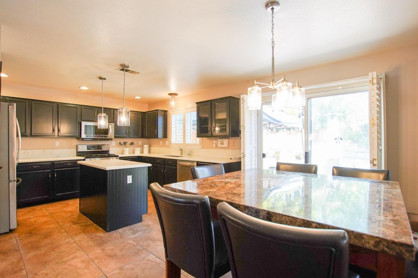 2771 Valley View Road Hollister, CA 95023 - Photo 5 of 30 Gallery Image 5