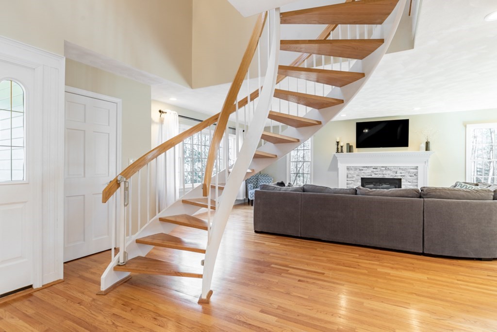 46 Ledge Road Lynnfield, MA 01940 - Photo 9 of 40 Gallery Image 9