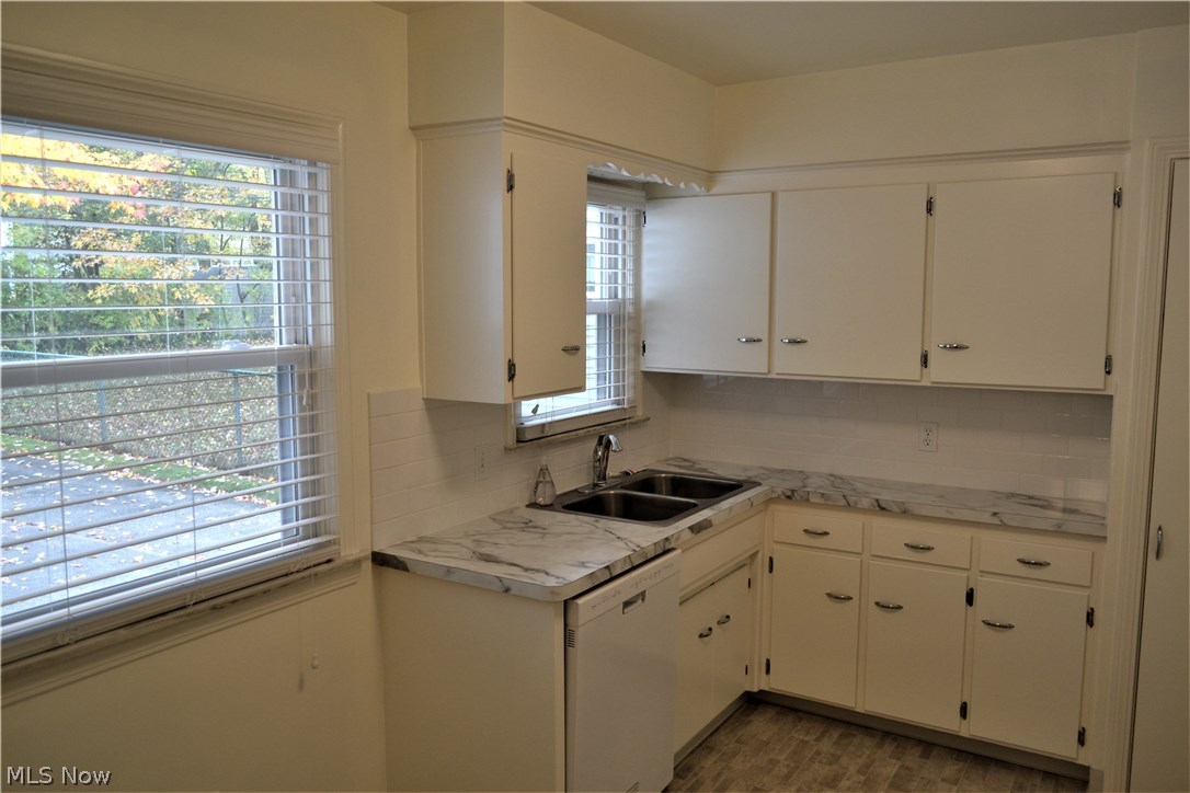 1663 Oakmount Road South Euclid, OH 44121 - Photo 15 of 23 Windows "Let the Sunshine in"