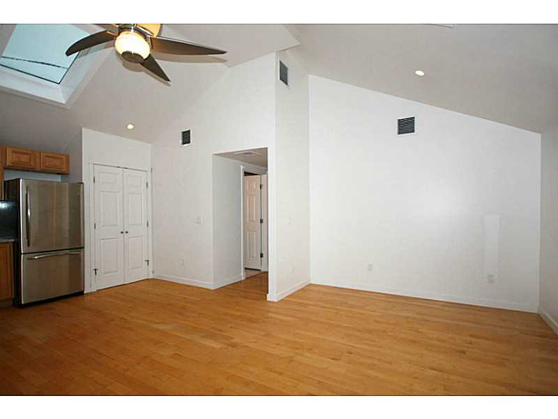 20 Crescent Road Middletown, RI 02842 - Photo 5 of 20 Living Room.