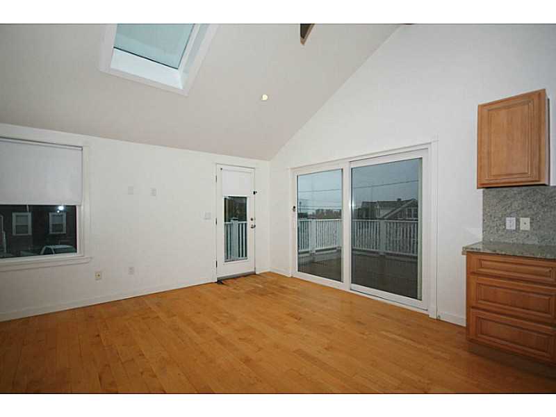 20 Crescent Road Middletown, RI 02842 - Photo 6 of 20 Dining Area.