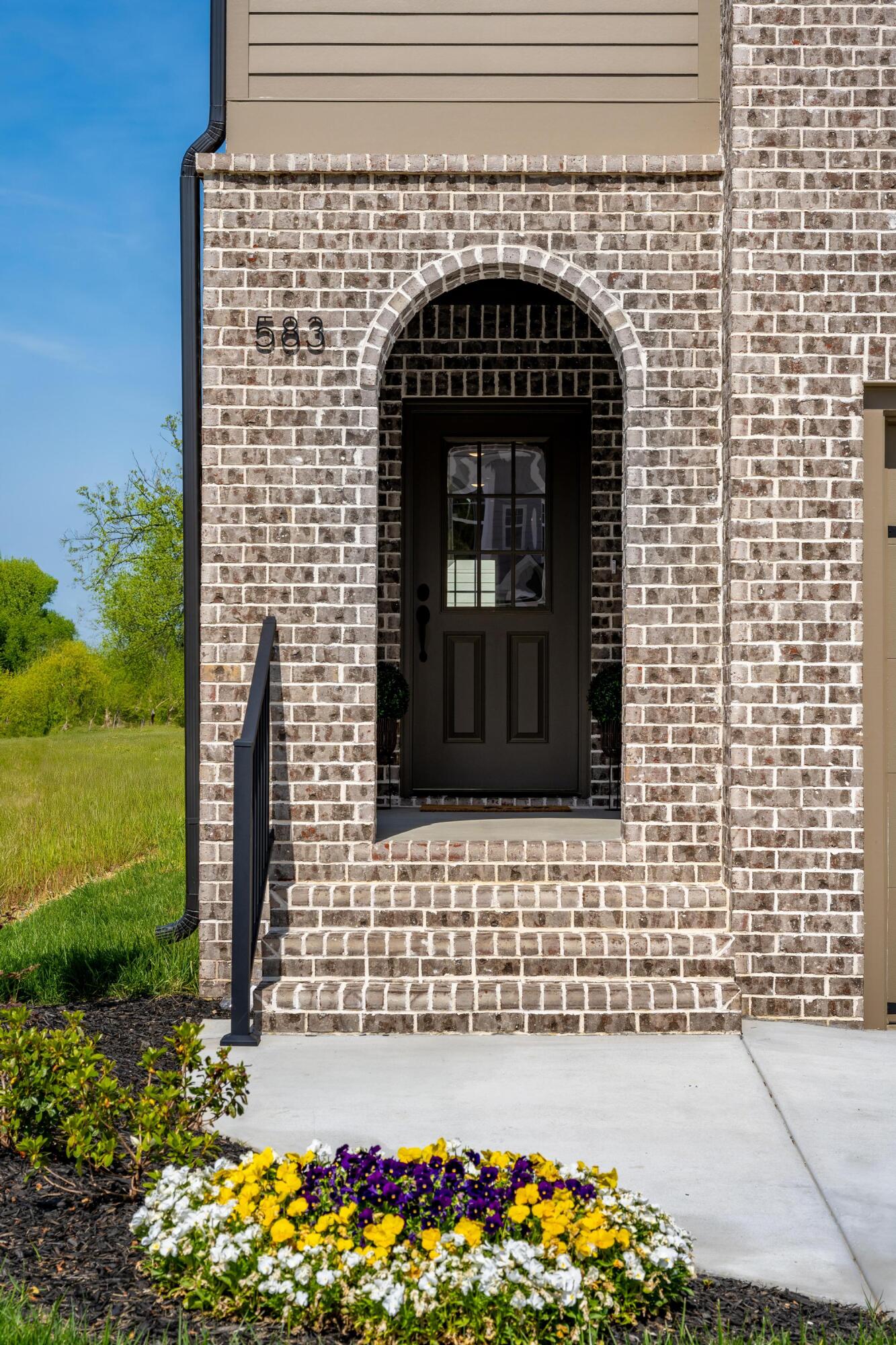 583 Prema Drive East Ridge, TN 37412 - Photo 3 of 39 2025_04_April_583_Prema_Dr_0003