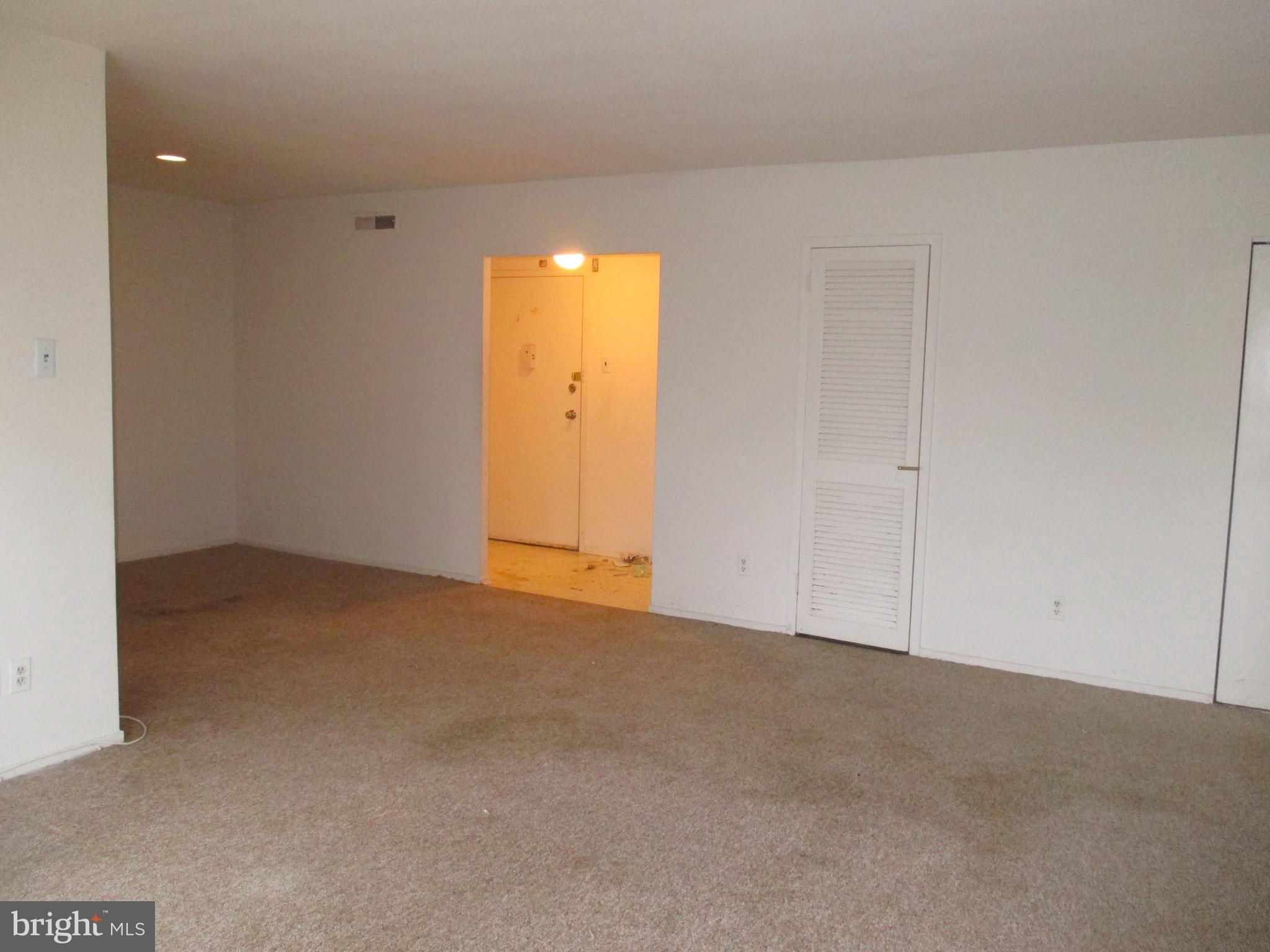 19317 Club House Road, Unit 302 Gaithersburg, MD 20886 - Photo 7 of 18 a view of an empty room and a window