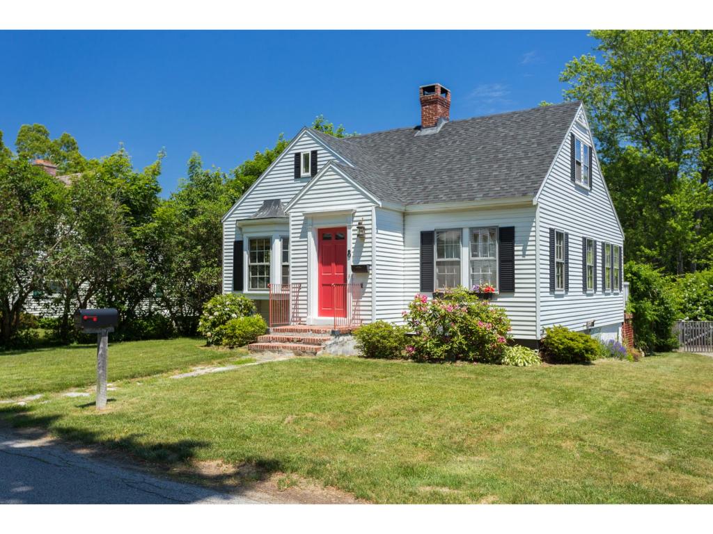 8 Colonial Road Kittery, ME 03904 - Photo 1 of 24