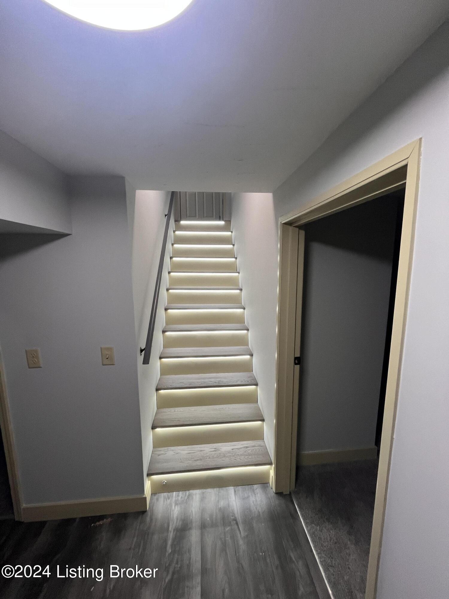 296 Oak Ridge Drive Radcliff, KY 40160 - Photo 27 of 27 Stairs