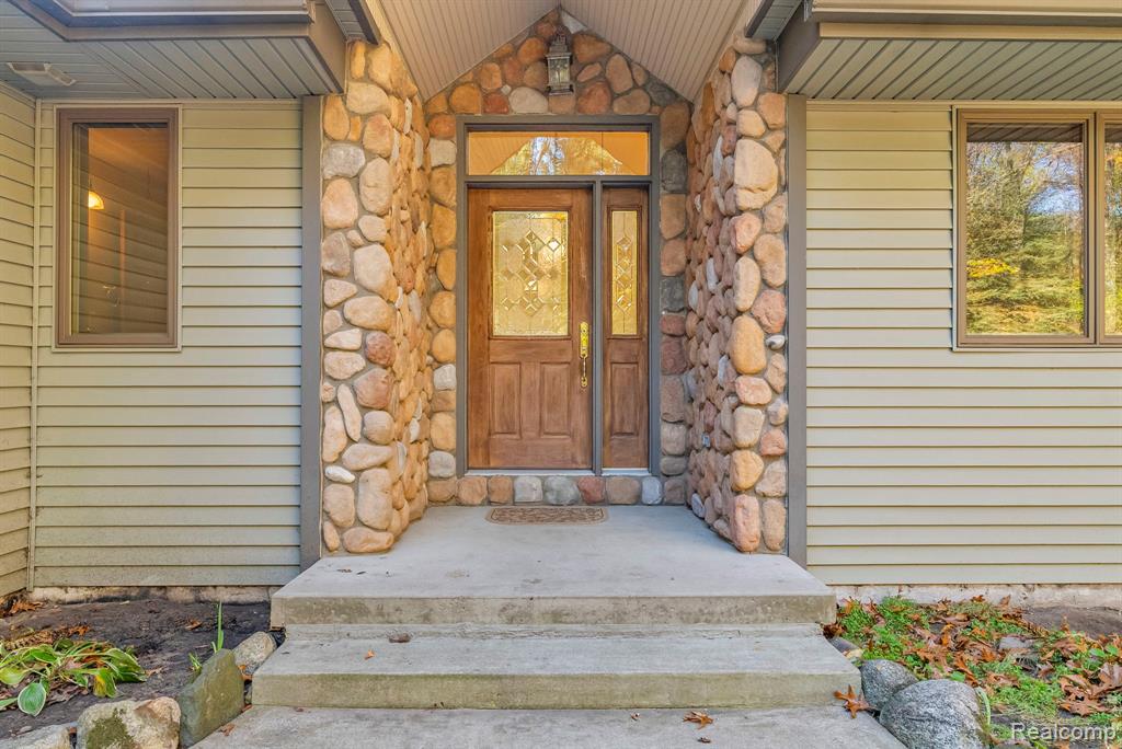 425 Rosell Road Holly, MI 48442 - Photo 4 of 62