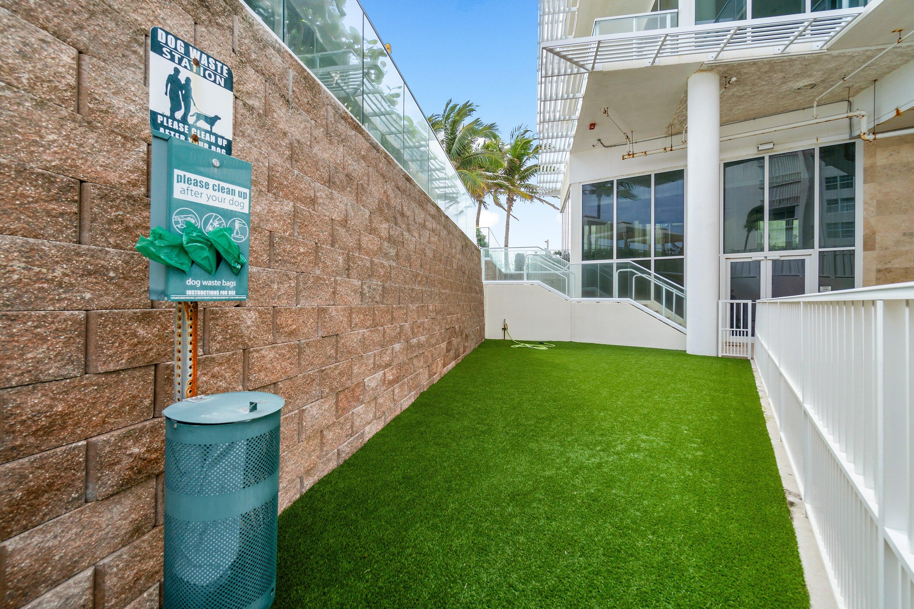 3550 South Ocean Boulevard, Unit 7C South Palm Beach, FL 33480 - Photo 53 of 66 a view of a back yard of the house
