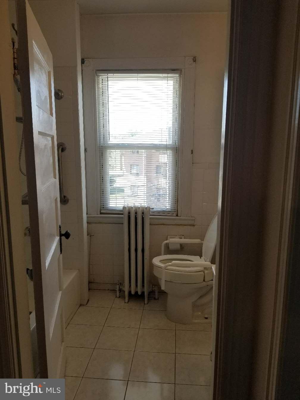 506 Park Road Northwest Washington, DC 20010 - Photo 17 of 18 Upstairs Bathroom