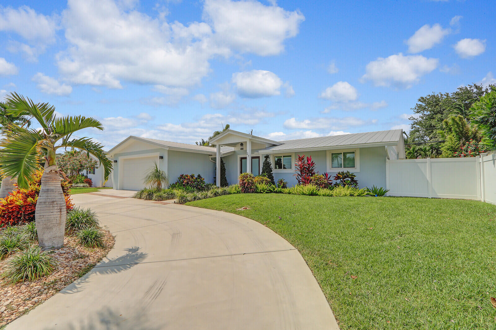 27 Willow Road Tequesta, FL 33469 - Photo 3 of 42 03_Image_3_mls