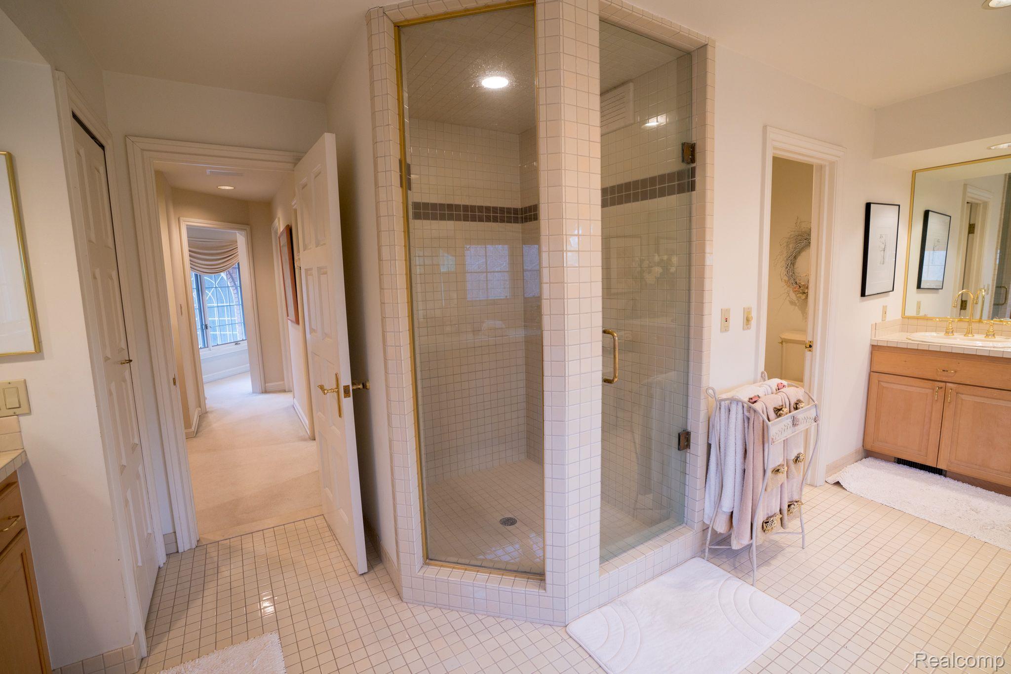 8543 Bridge Road Grosse Ile, MI 48138 - Photo 31 of 53 Primary Bath