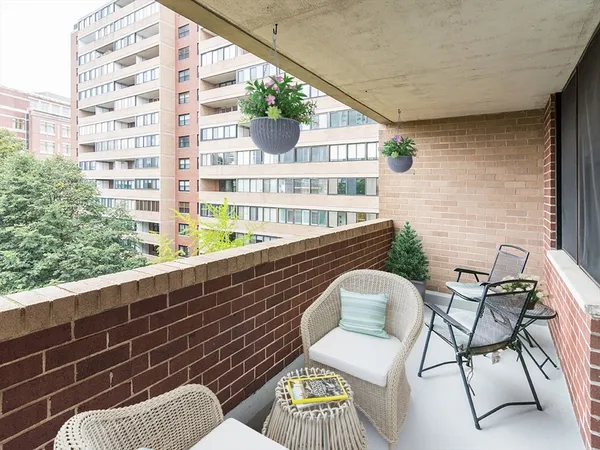 $4,400 | 9 Hawthorne Place, Unit 7N, Boston, MA 02114