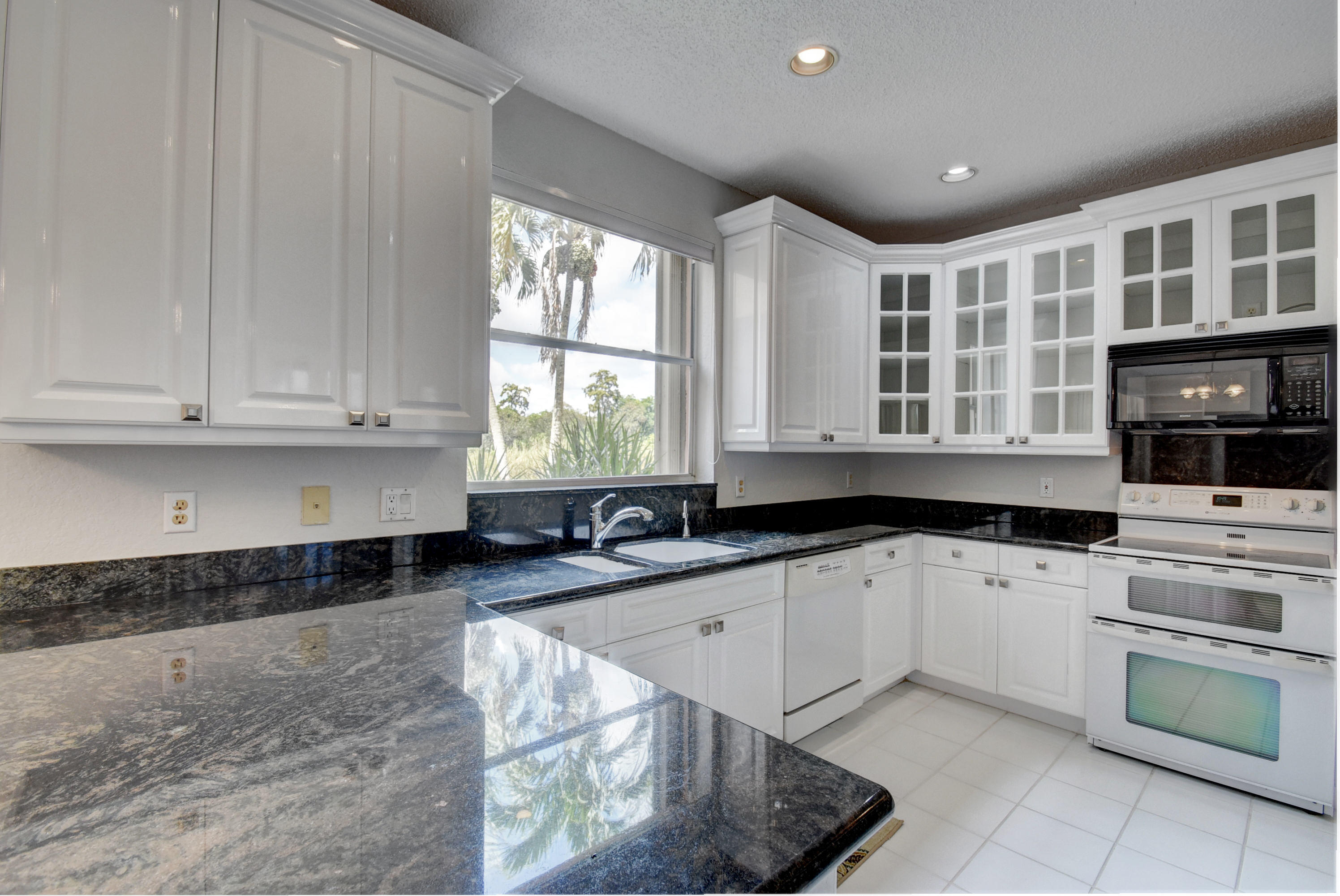 18102 Clear Brook Circle Boca Raton, FL 33498 - Photo 12 of 34 Kitchen