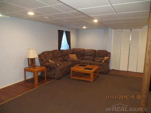 26043 Mariners Point New Baltimore, MI 48051 - Photo 7 of 9