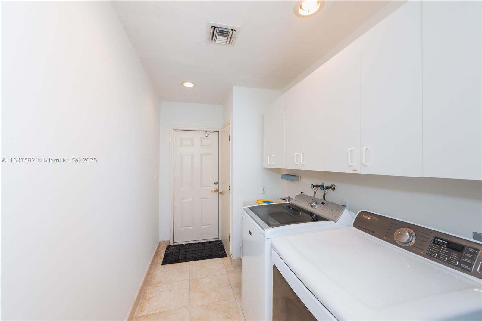 13020 Southwest 70th Avenue Pinecrest, FL 33156 - Photo 25 of 31