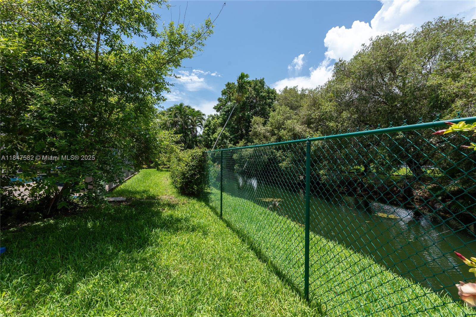 13020 Southwest 70th Avenue Pinecrest, FL 33156 - Photo 7 of 31