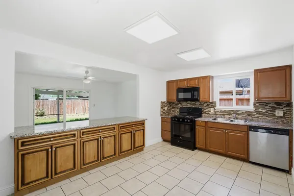 $324,900 | 4907 East Platt Avenue, Fresno, CA 93727