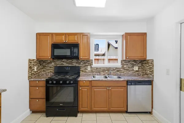 $324,900 | 4907 East Platt Avenue, Fresno, CA 93727