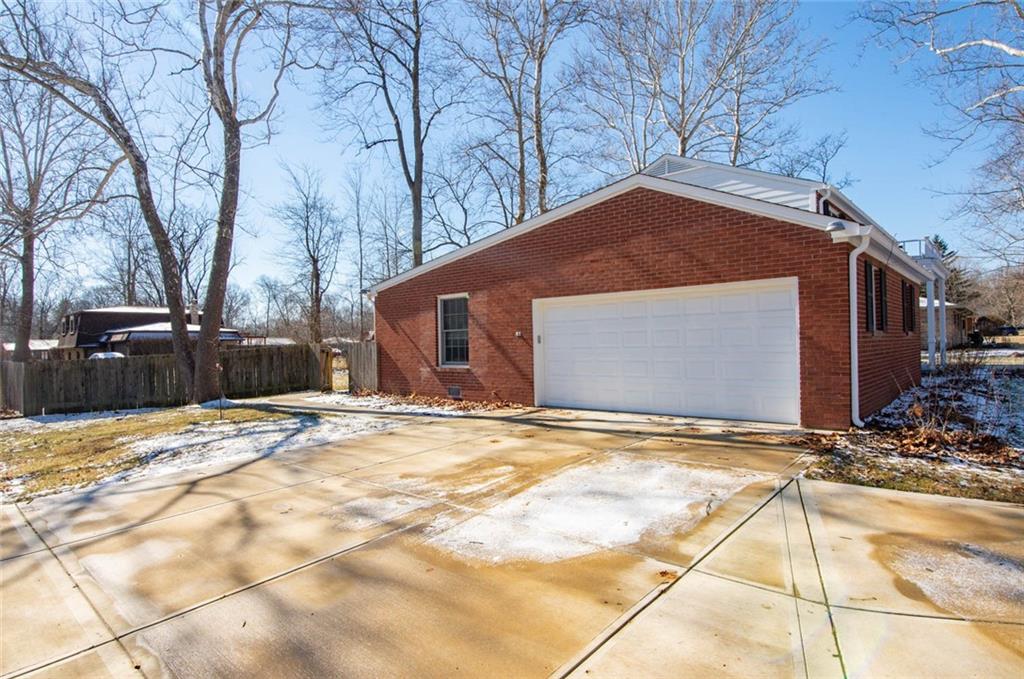 363 Bennington Road Indianapolis, IN 46227 - Photo 4 of 35 Gallery Image 4